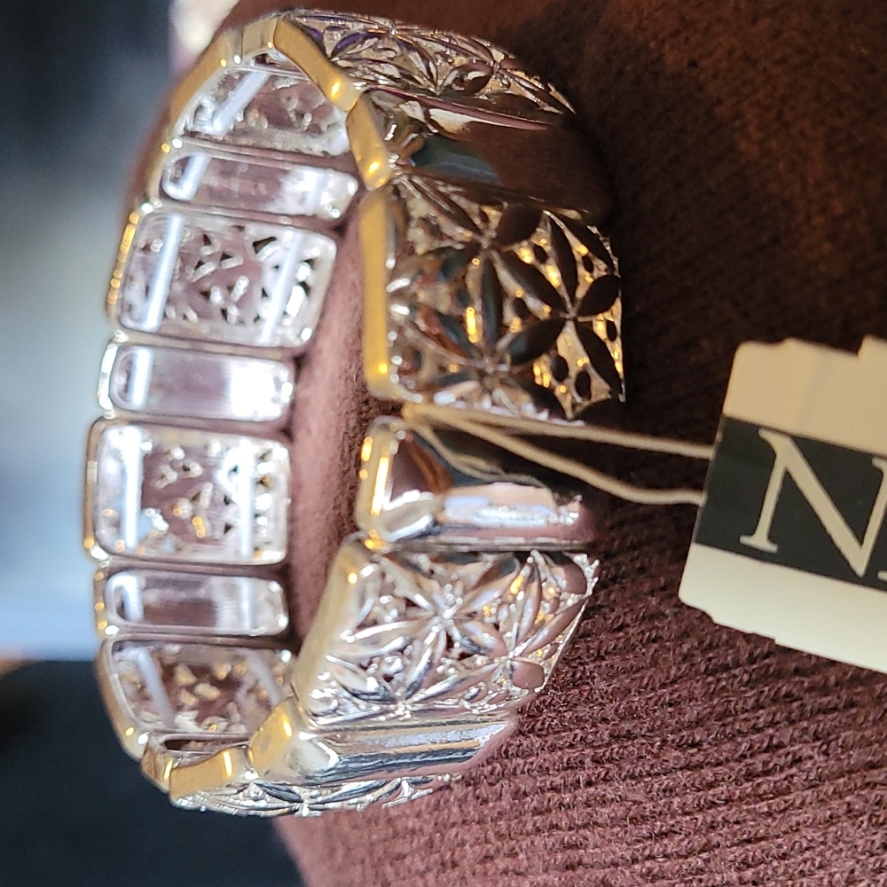 Napier Silver Tone Stretch Bracelet NWT